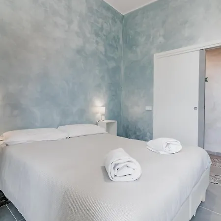 House Piramide Affittacamere 4*