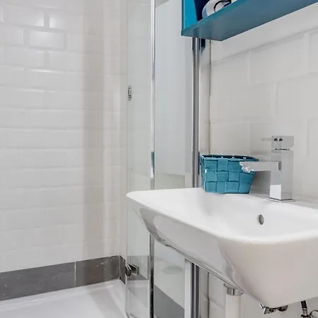 House Piramide Πανσιόν