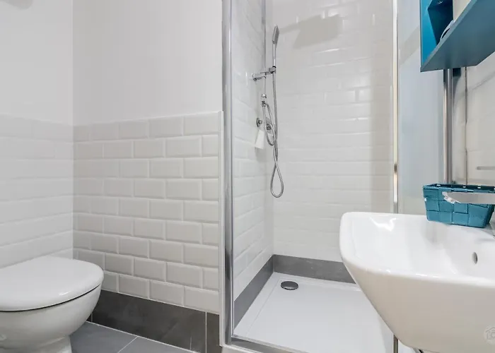 House Piramide 4* Rom