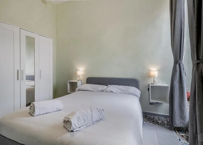 House Piramide 4* Rom